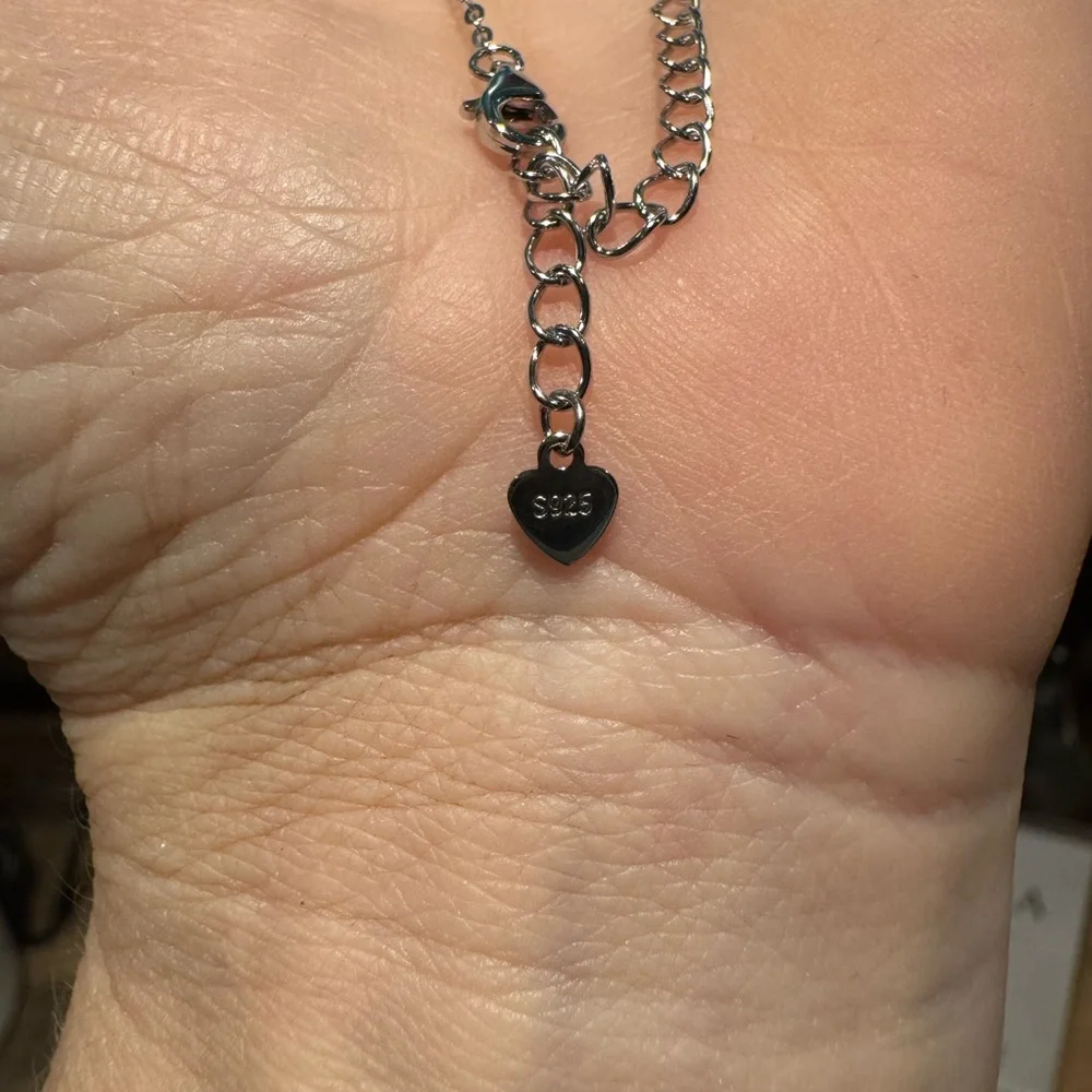 #330 0.88 ctw Moissanite clover necklace - Picture 5 of 7